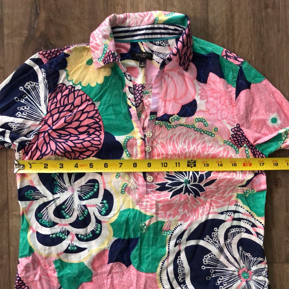Like new! - TALBOTS 100% Cotton Floral Print V-Neck Blouse - Picture 9 of 10